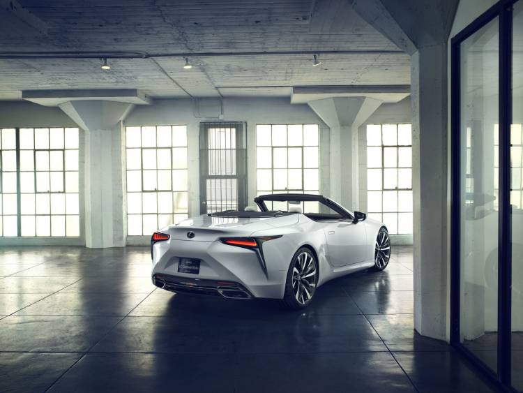 Lexus LC Cabriolet Konzept-Fahrzeug feiert Weltpremiere